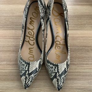 NWT Hazel snakeskin pattern pumps